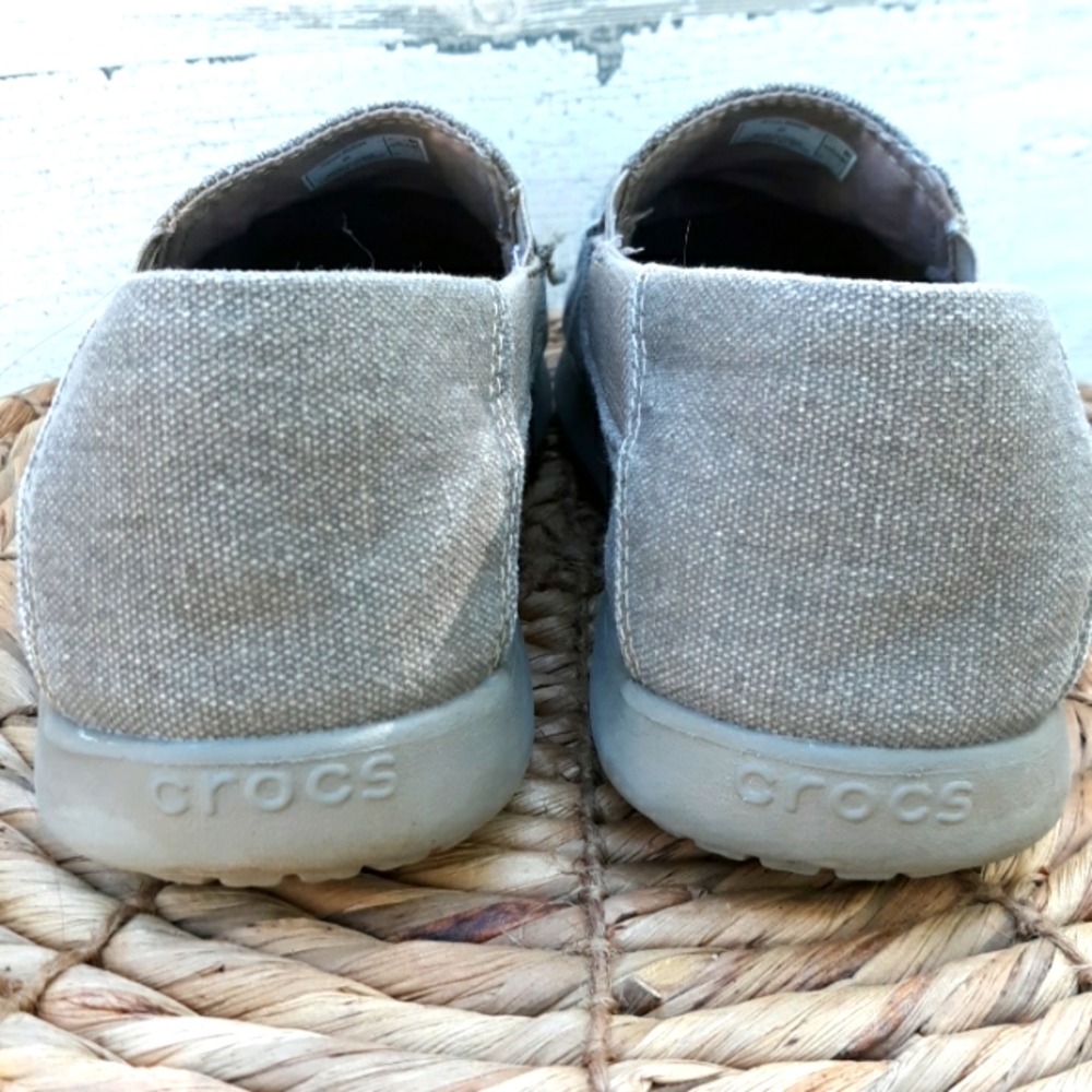 EUC CHILDREN'S CROCS - Picture 5 of 9